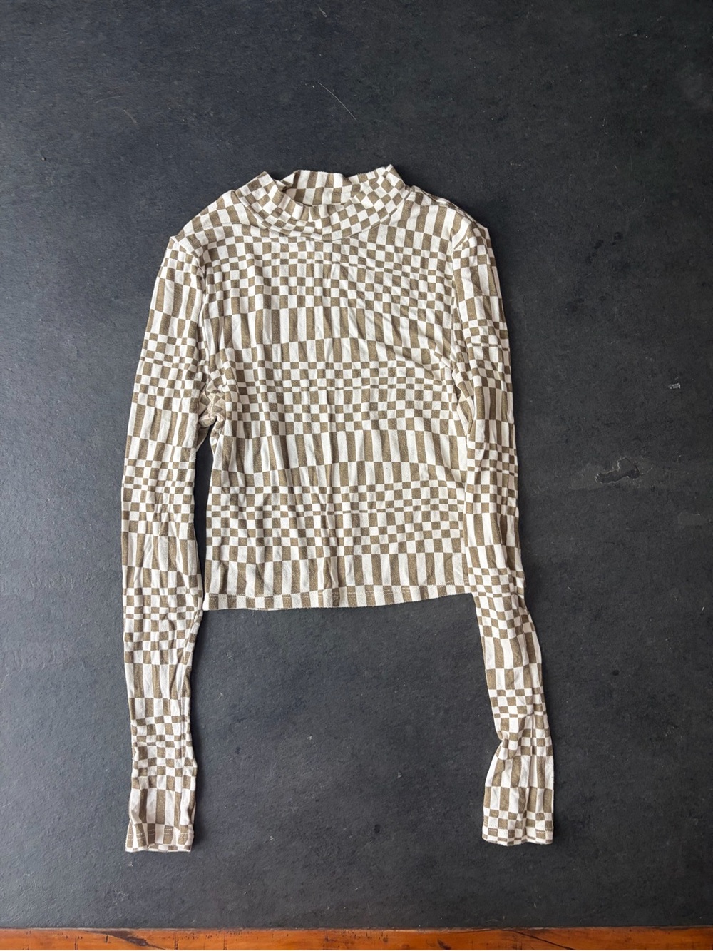 Checkerboard cropped turtle neck